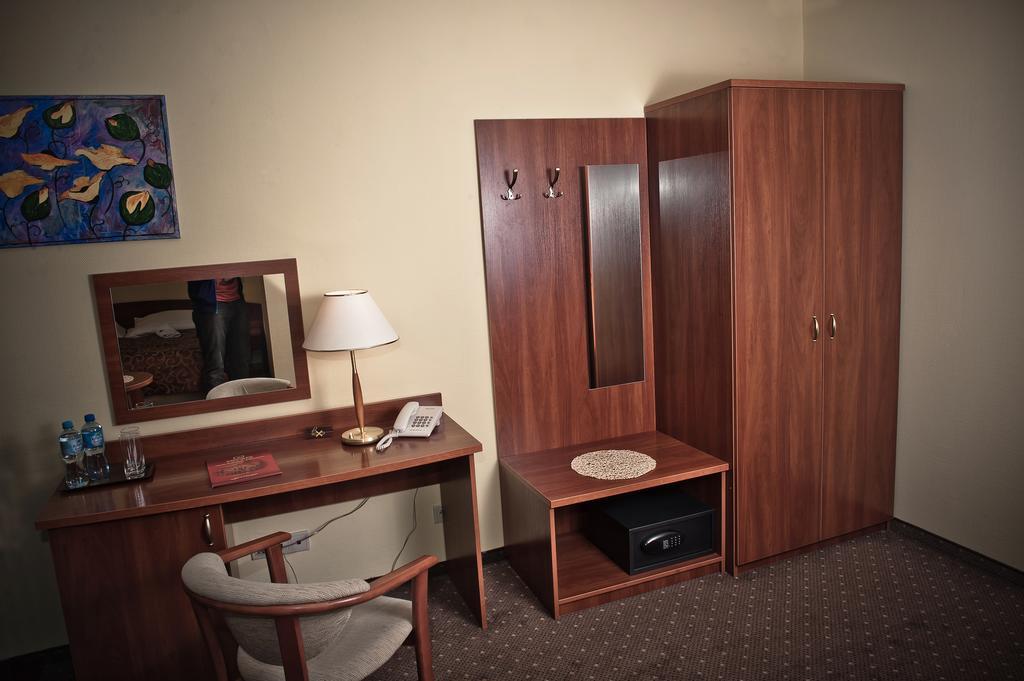 Hotel Wityng Ślesin Habitación foto