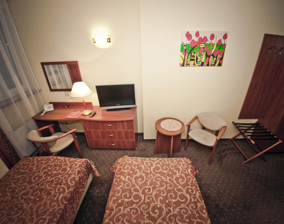 Hotel Wityng Ślesin Habitación foto