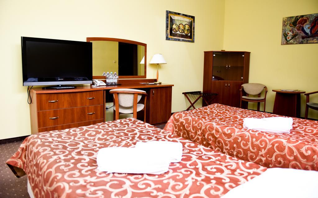 Hotel Wityng Ślesin Habitación foto