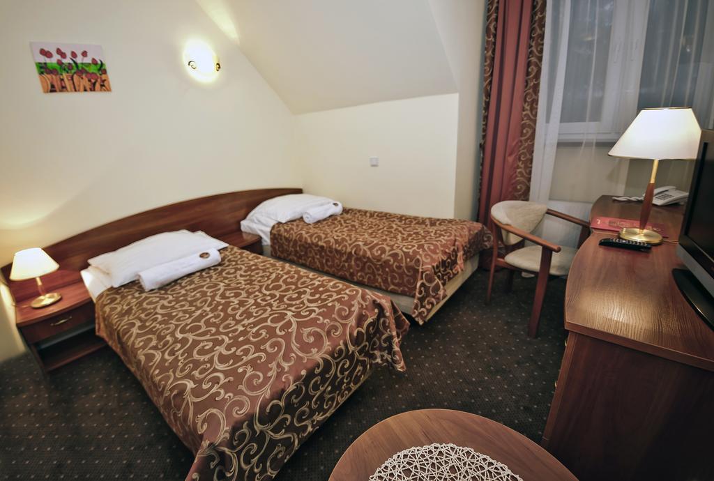 Hotel Wityng Ślesin Habitación foto
