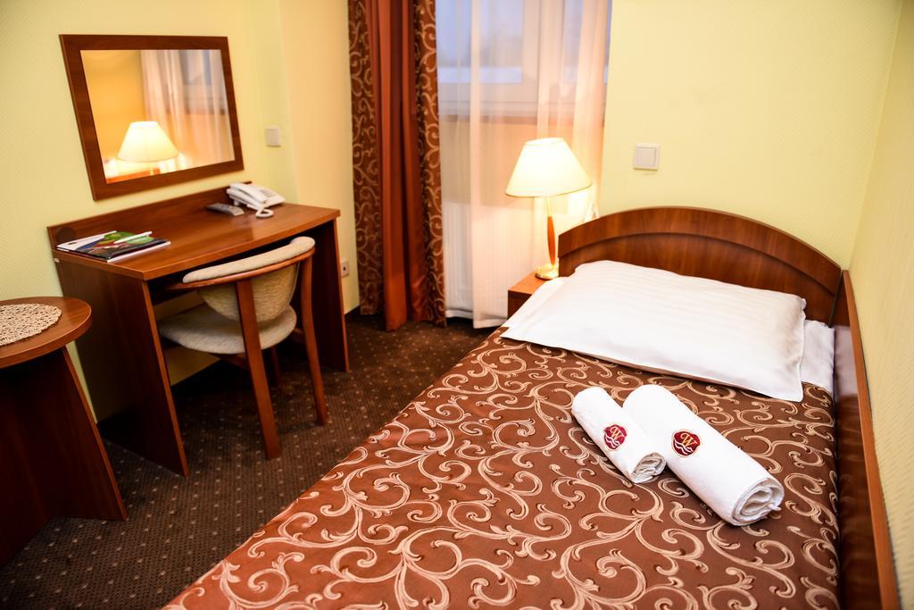 Hotel Wityng Ślesin Habitación foto